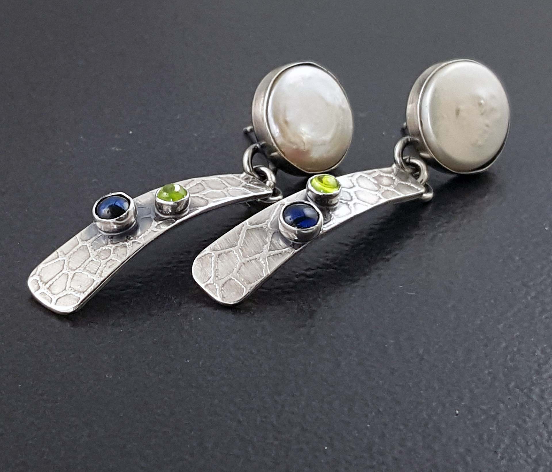 Bohemian Pearl Shell Earrings Diamond Peridot Earrings display picture 3