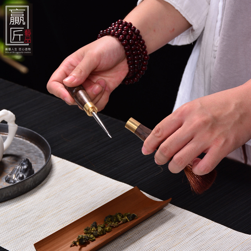 Winjiang Ébano hebilla de cobre cepillo de té sin pelusa de doble propósito Pu'er cuchillo de té tetera pluma piezas de la ceremonia del té