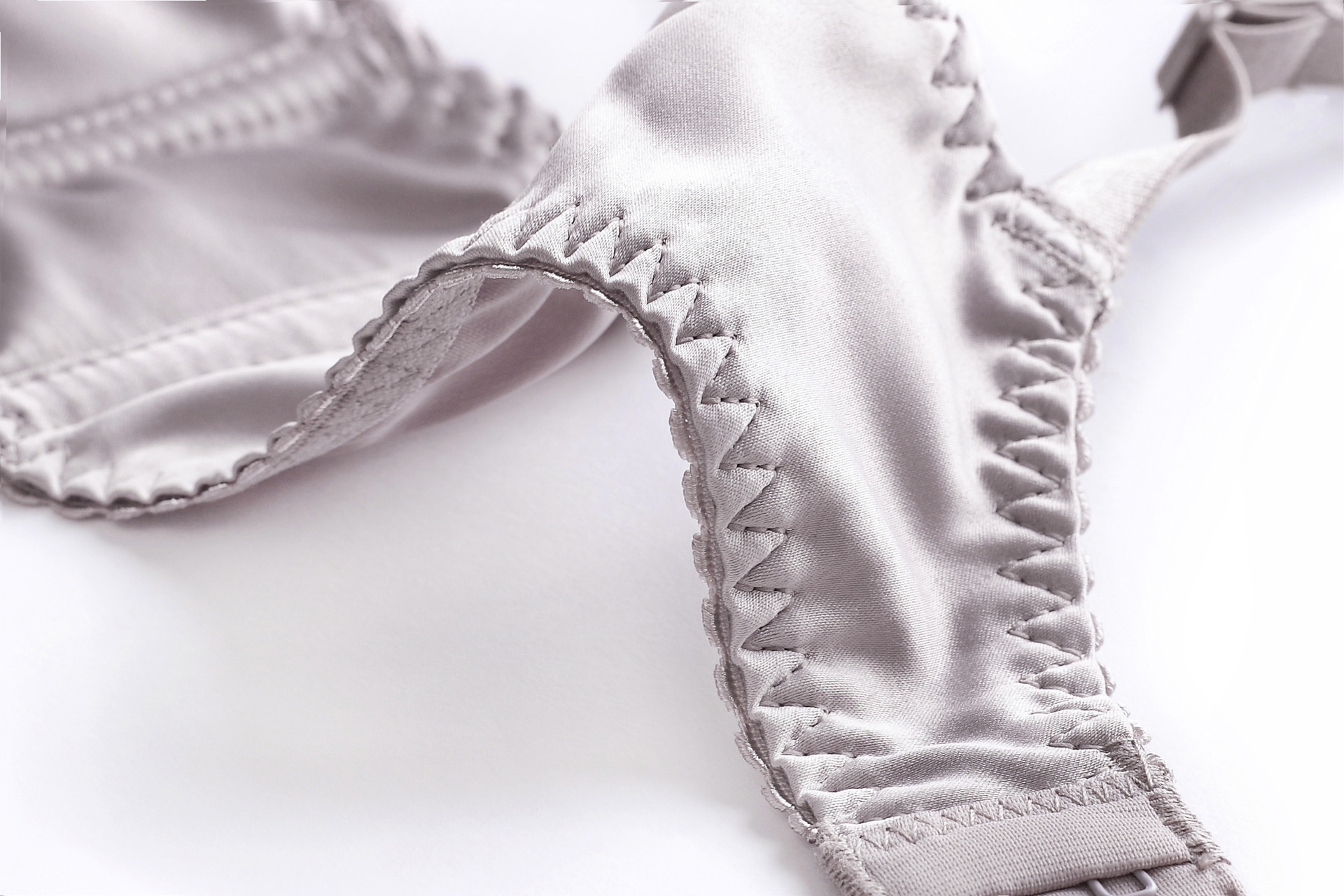 Thin cotton glossy lingerie sexy half cup thin colored Ding women's large chest display small size bra set_voghion.com