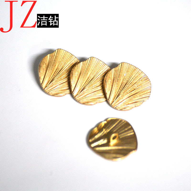 Wholesale small incense metal buttons imitation shell-shaped alloy buttons special-shaped coat coat sweater hand-stitched buckle spot