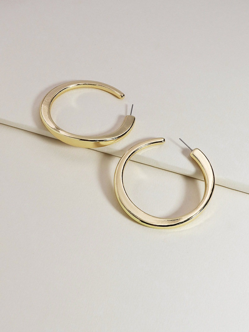 Nouvelles Boucles D&#39;oreilles En Alliage Simple En Forme De C En Métal Pour Femmes display picture 4