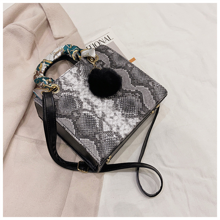 Contrast Color Snake Pattern Women's Bag New 2020 Autumn And Winter Korean Style Fashion Bag Shoulder Bag Crossbody Silk Scarf Portable Small Square Bag display picture 10