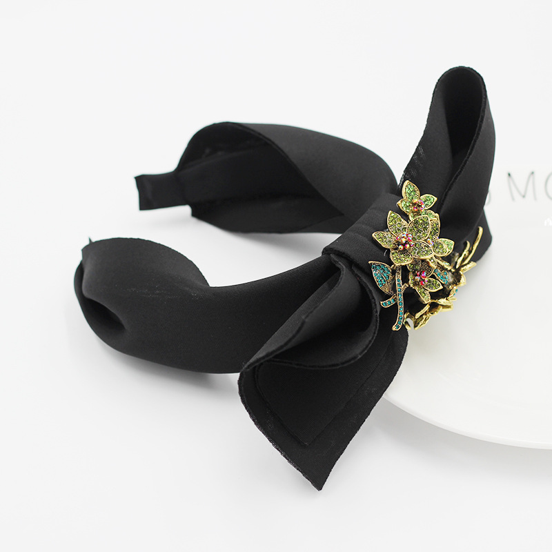 Neue Europäische Und Amerikanische Mode Stoff Bowknot Blume Diamant Persönlichkeit Damen Street Shooting Haarschmuck Kopf Bedeckung display picture 2