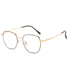 The finished product of color-changing myopia glasses includes prescription flat glasses - 600 degrees, now equipped with color-changing sunglasses with anti-UV radiation