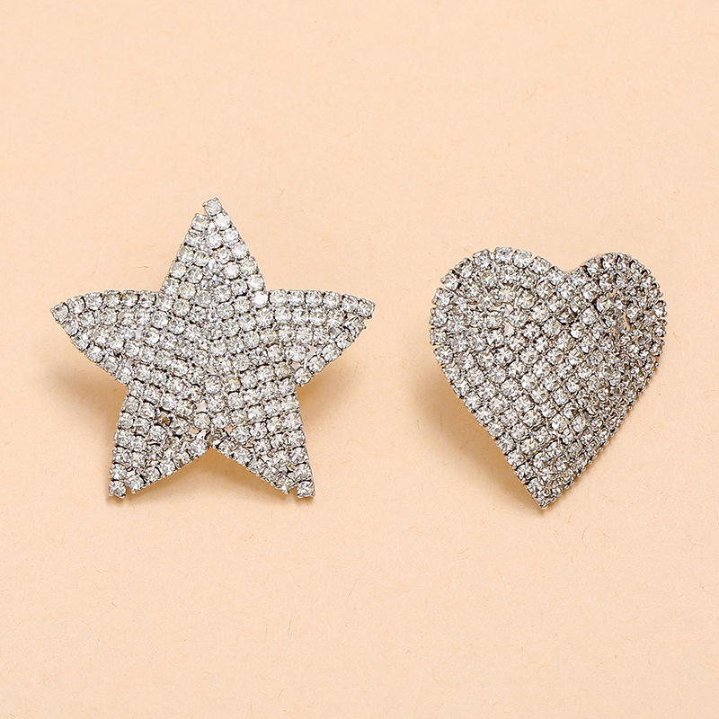 Modische Herzförmige Stern-ohrringe Mit Einfachen Asymmetrischen Diamanten Aus Legierung display picture 3