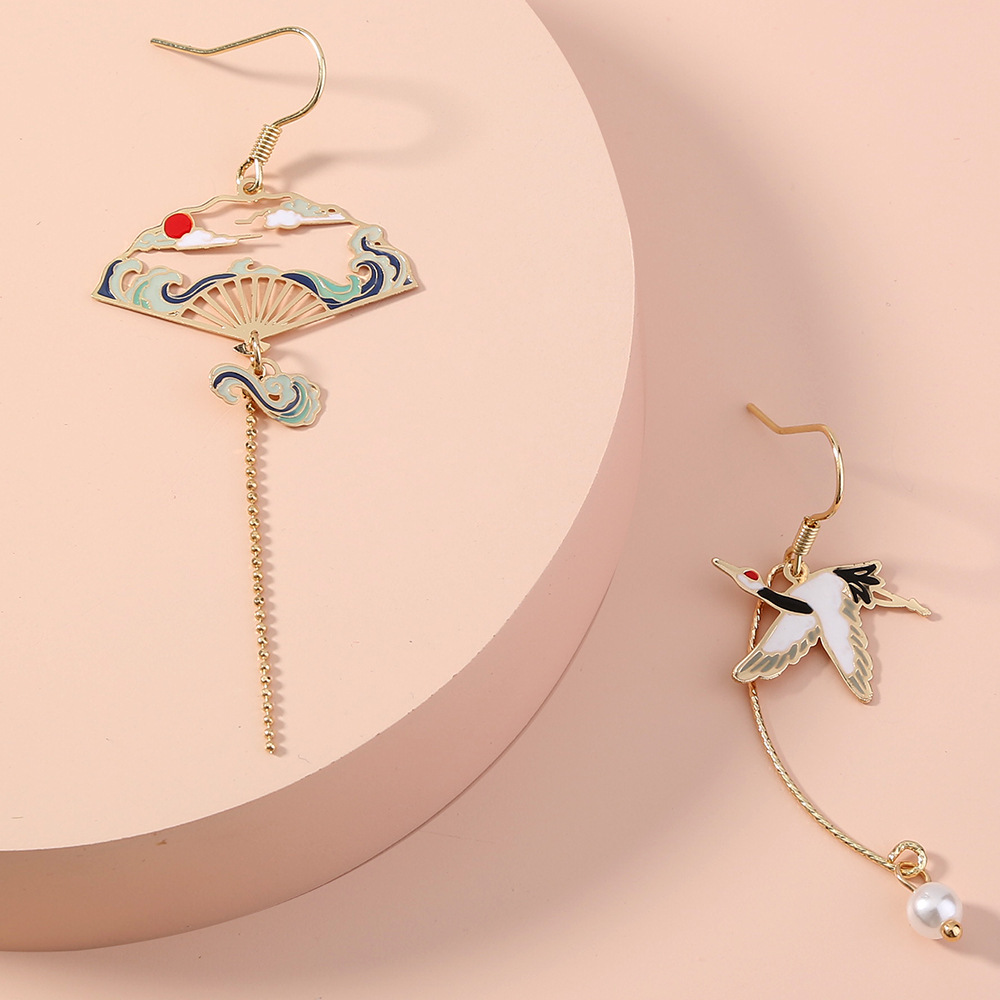 Retro Elegant Crane Long Earrings display picture 3