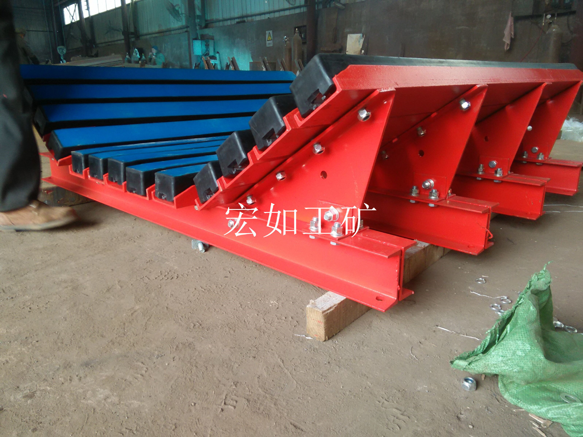宏如皮带机缓冲床特点，矿用皮带机缓冲床安装，皮带机缓冲床价格