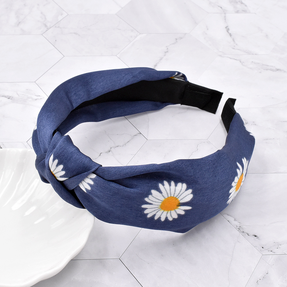 New Small Daisy Hair Band Fabric Flower Wide-sided Knotted Headband Wholesale display picture 5