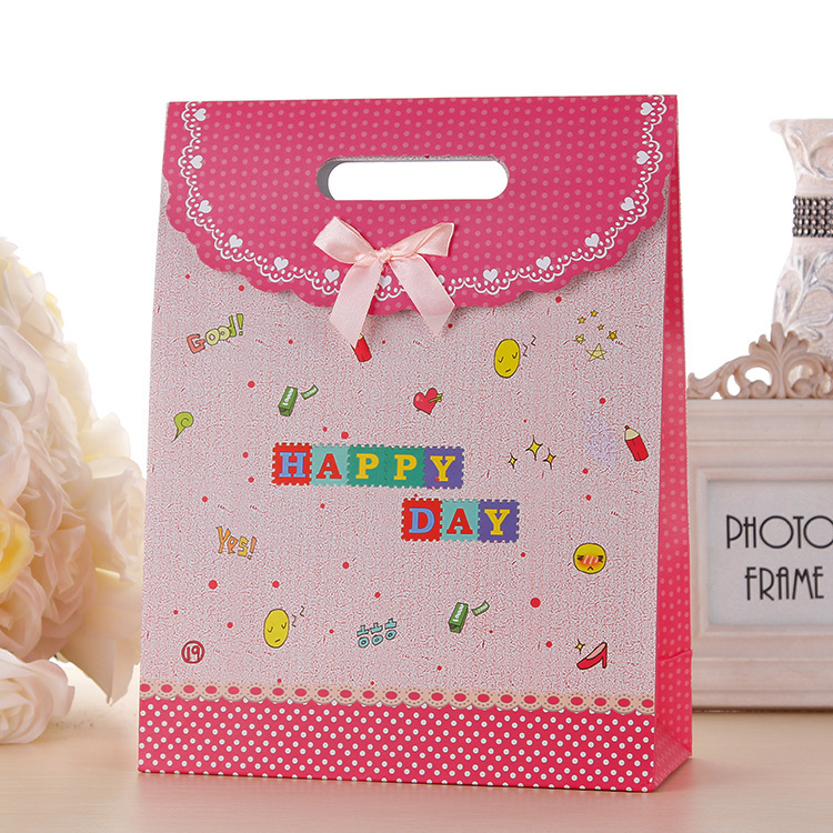 纸质手提袋适用于日用品，礼品等包装，颜色尺寸款式可定制