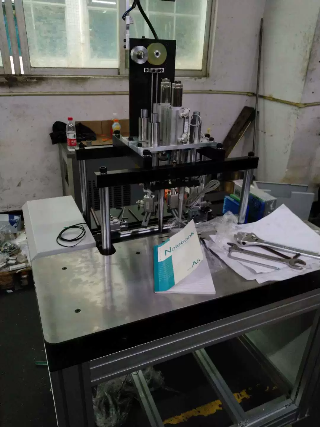 Полуавтоматический аппарат для сварки ушей Xiangjie Flat/N95/KN95, производитель машины для сварки ушных ремешков для сварки масок