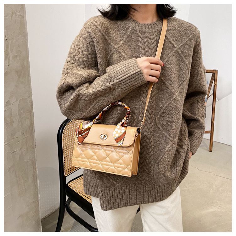 Autumn And Winter Portable Rhombus All-match Single Shoulder Messenger Small Square Bag display picture 15