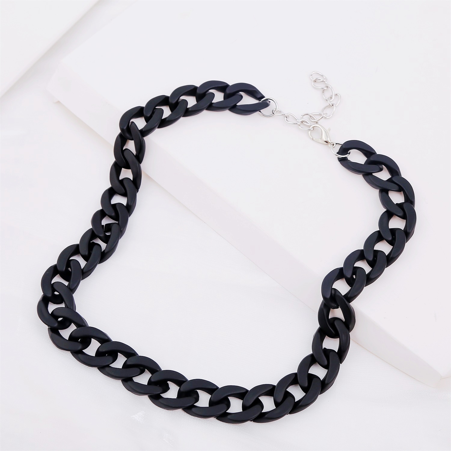 Retro Exaggerated Geometric Plastic Plating Women's Bracelets Necklace display picture 17