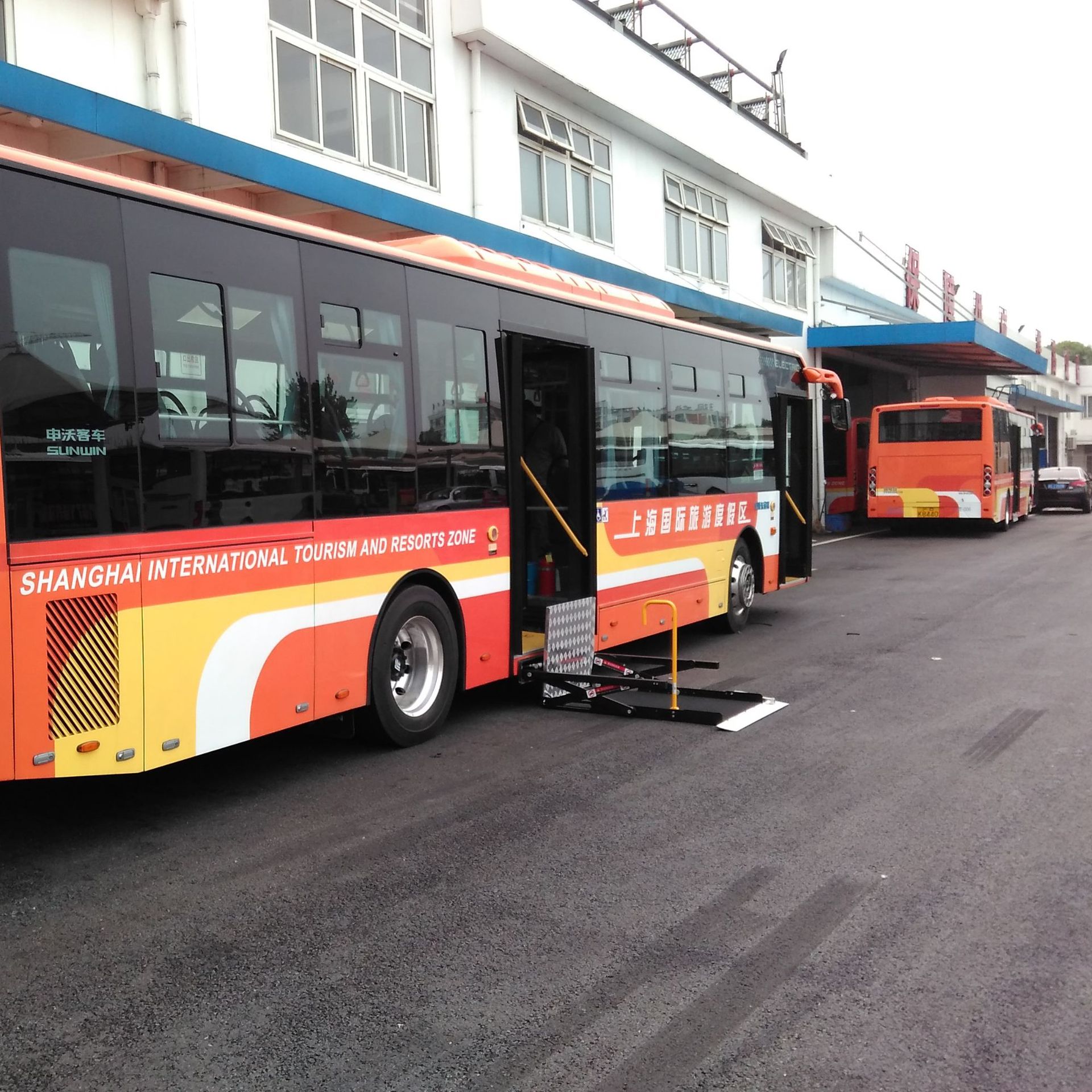 信德泰克公交车用剪刀式轮椅升降机 残疾人轮椅升降装置 CE认证