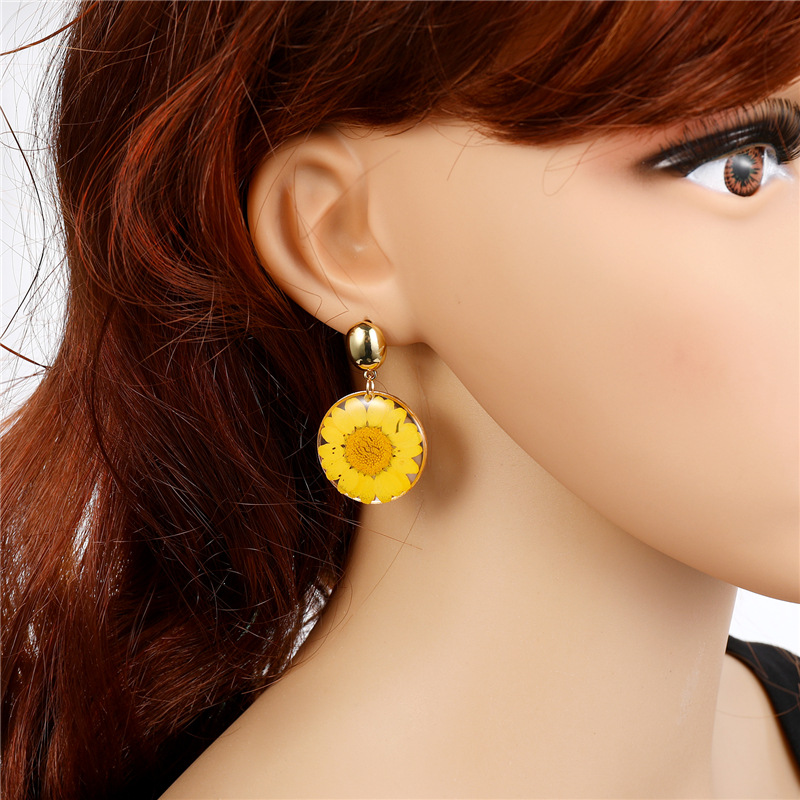 Jewelry Dried Flower Earrings Resin Earrings Eternal Flower Earrings Epoxy Chrysanthemum Earrings display picture 2