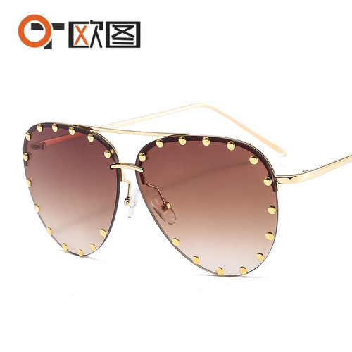New style metal rivet large frame sunglasses, European and American universal sunglasses for men and women, fashionable toad glasses 7709