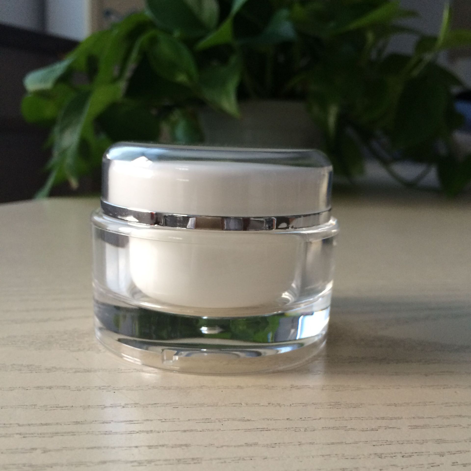 厂家直销量大从优 15克老圆瓶亚克力膏霜瓶 眼霜瓶面霜瓶化妆品瓶