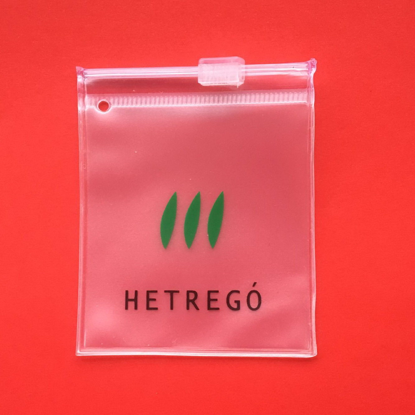 Manufacturer produces transparent PVC frosted clothing zipper bag…