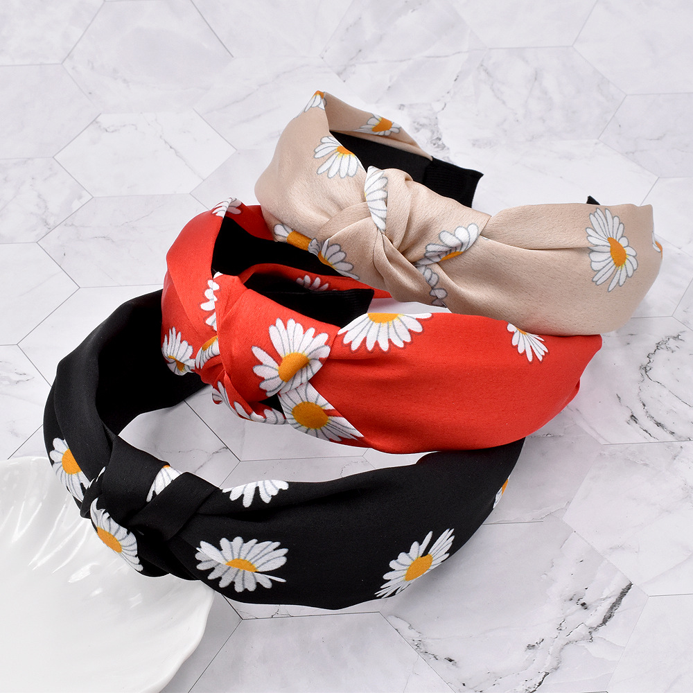 New Small Daisy Hair Band Fabric Flower Wide-sided Knotted Headband Wholesale display picture 1