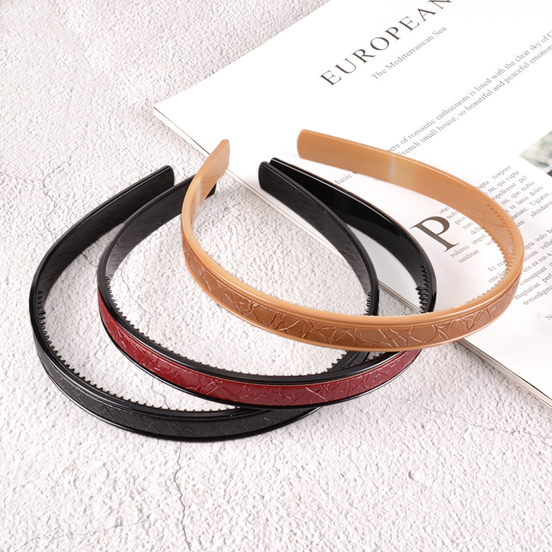 Simple Leather Plastic Headband display picture 4