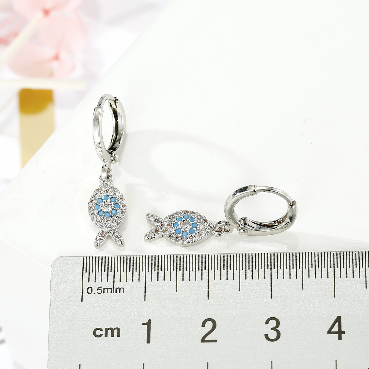 Grenz Überschreiten Der Schmuck Mikro Eingelegter Fisch Ohr Ringe Tier Zirkon Ohr Schnalle Ohrringe Exquisite Diamant Ohrringe Kleine Ohrringe display picture 3