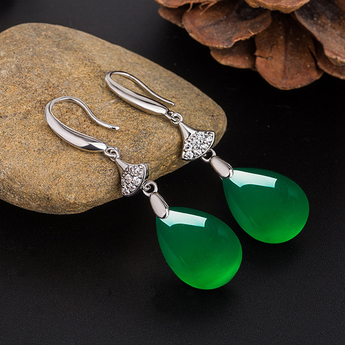 Ethnic Fengshui drop-shaped green agate earrings for women, micro-embellished diamonds, long chrysoprase ear hook earrings, gift jewelry for mom