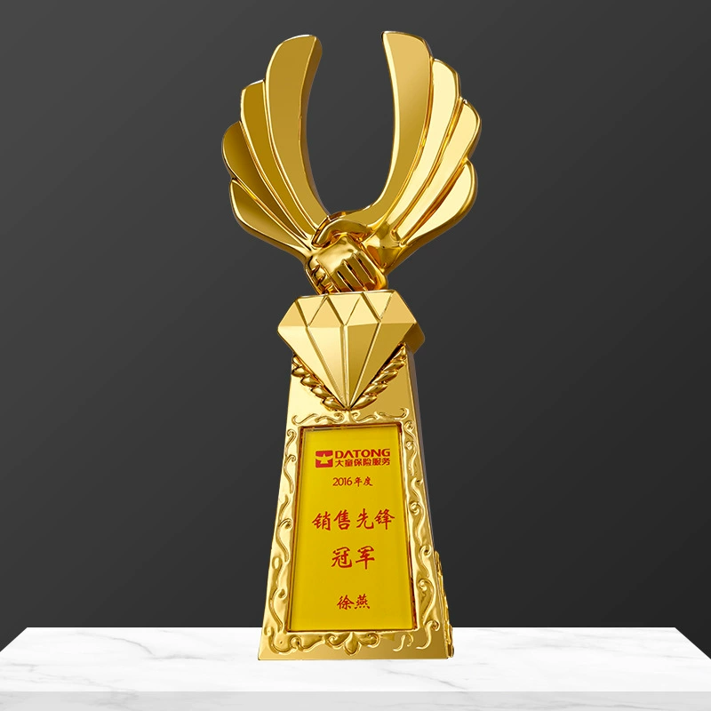 Новый резиновый золочёный кубок для годовой встречи Награды Выдающийся сотрудник Креативный проект Конкурс креативных проектов Награды Награды Награды