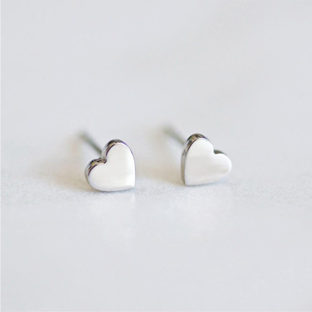 New Earrings Titanium Steel Shiny Heart Shape Stainless Steel Stud Earrings Simple Earrings display picture 11