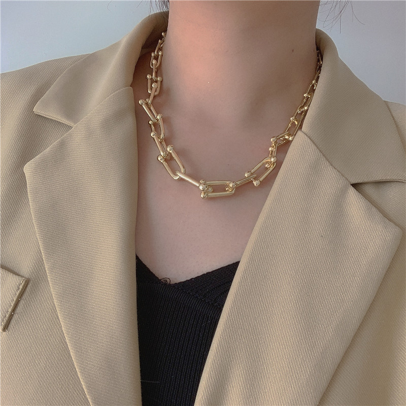 U-shaped Thick Necklace display picture 10