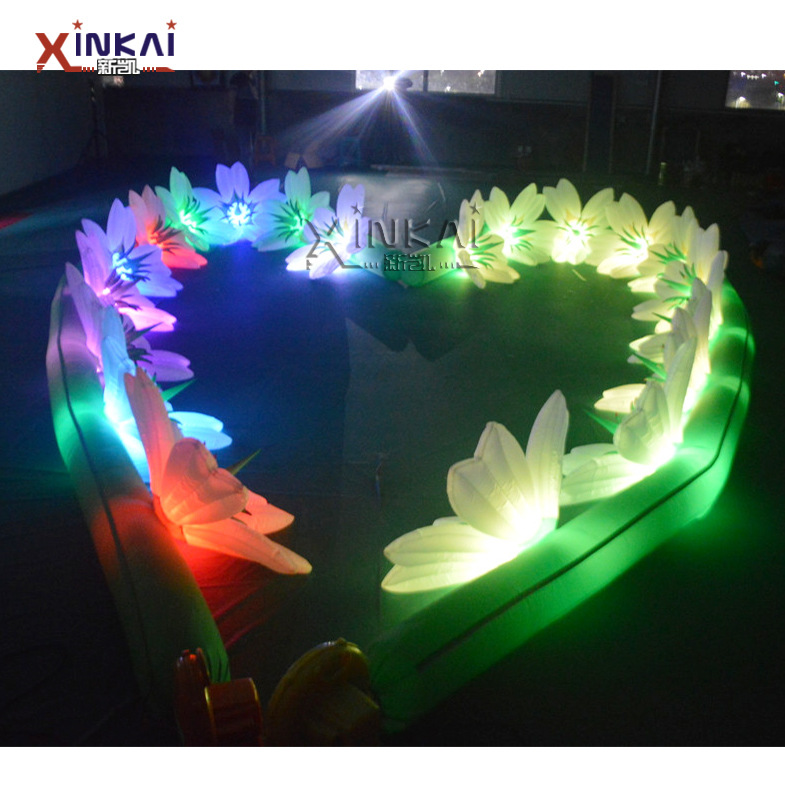 工厂定制婚礼装饰充气式花链 白色百合玫瑰花朵 充气自动绽放花链