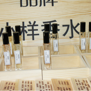 �ؔ��W�tֱ���o�˅^õ��Ůʿ��ˮ�������㵭��15ML�S��ֱ�NŮ��ˮ