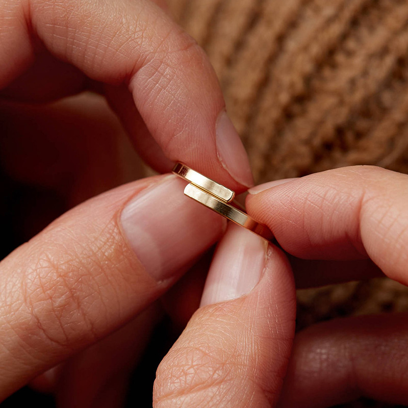 70020 Europäischer Und Amerikanischer Neuer Stilvoller Einfacher Glänzter Ring Mit 18 Karat Gold Vergoldeter Offener Ring Edelstahl Paar Ring display picture 1