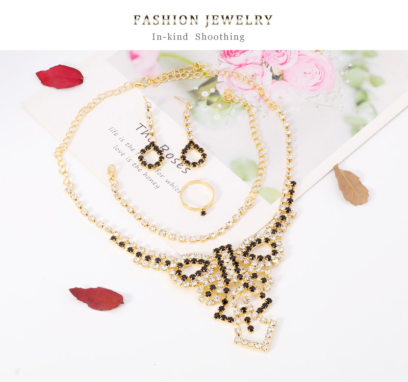 New Bridal Fashion Alloy Diamond Necklace Earrings Three-piece Set display picture 2