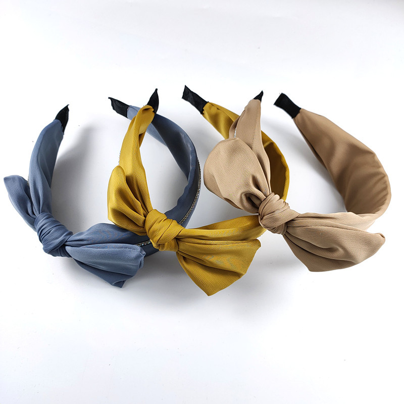 Korean Fashion Wide-brimmed High-end Rabbit Ear Hairband Simple And Exquisite Colored Diamond Hairpin Hairpin Fashion Bow Knot Wholesale Nihaojewelry display picture 2