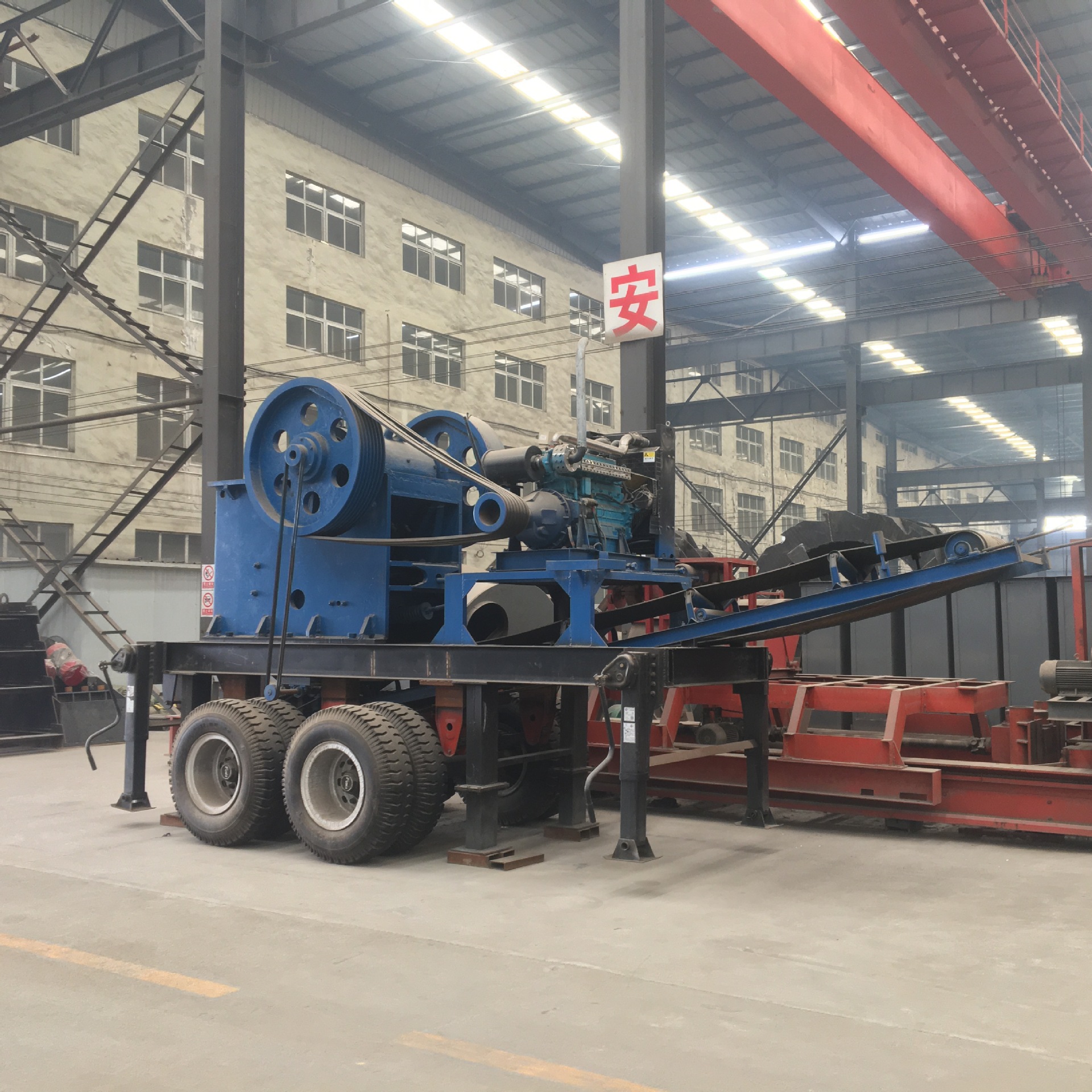 移动式建筑垃圾破碎机 砂石骨料破碎机生产线 建筑碎石机