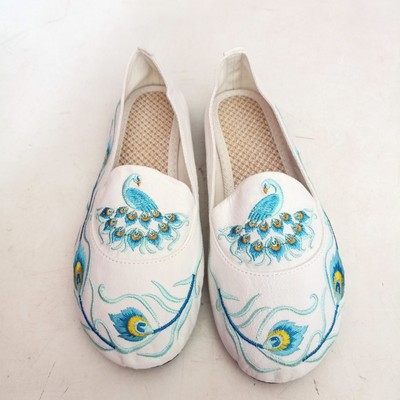 Chinese style new pattern Cotton Embroidery Flower A pedal Pure handwork leisure time Cloth shoes Manufactor Direct selling Mixed batch