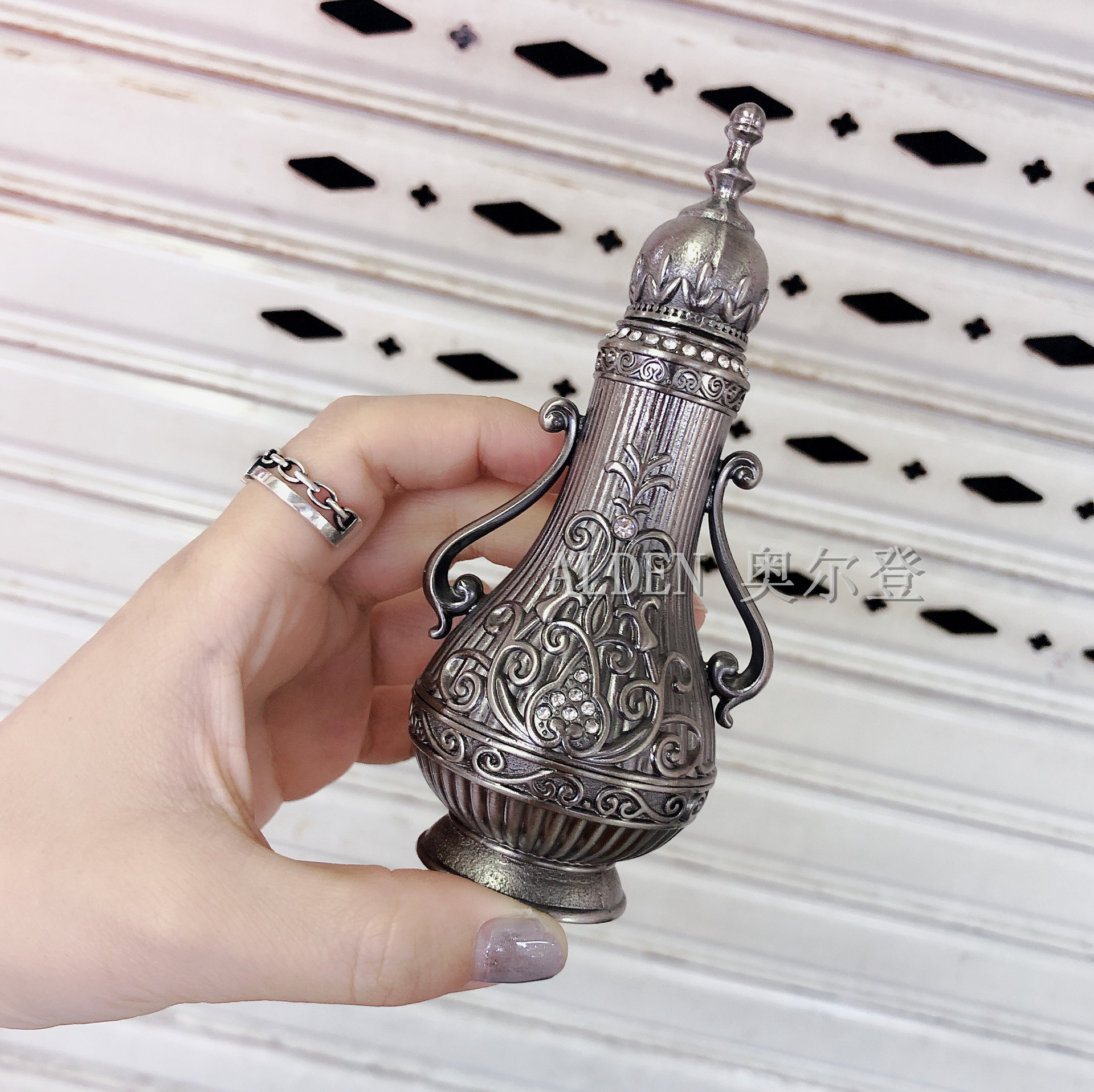 Factory direct sales, in stock, colors can be customized, the same style as Dubai, bronze-colored perfume bottles, essential oil bottles, and empty cosmetic bottles detail image 3