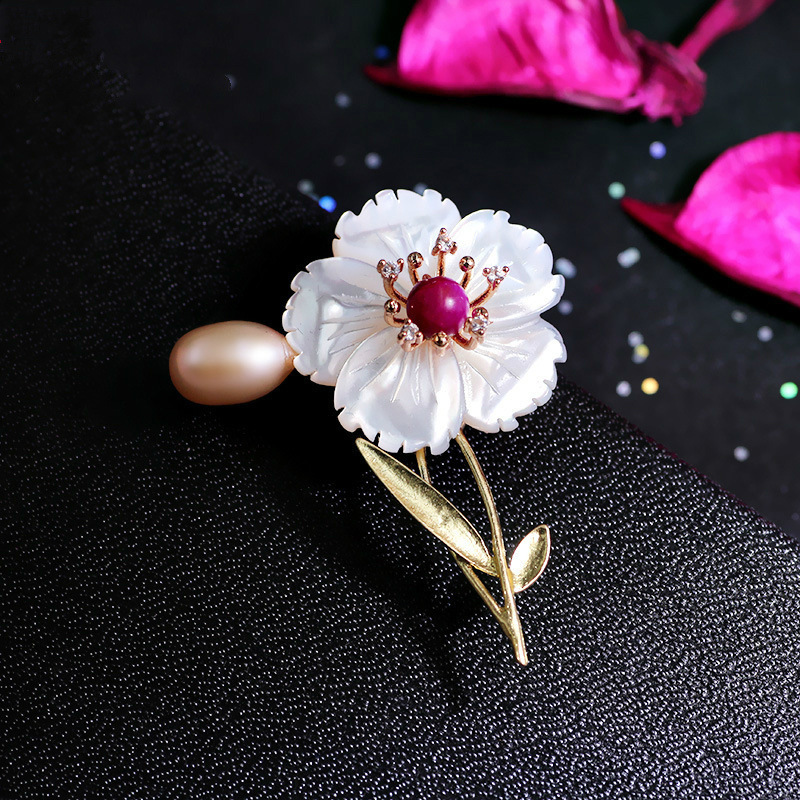 Vintage High Grade Freshwater Pearl Shell Flower Brooch Pins for Women Fashion Dinner Dress Corsage Pin Shawl Buckle Luxury Jewelry Clothing Accessories Brooches
