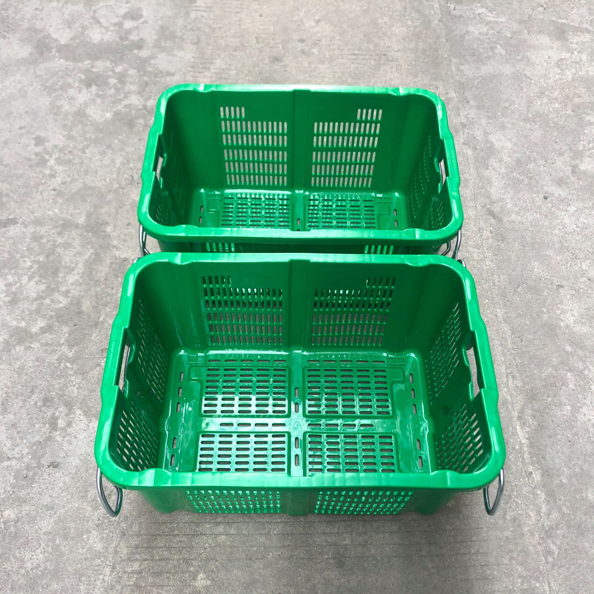 供应广州蔬菜篮筐带铁耳周转筐生鲜配送箩物流运输框网格密眼胶箩