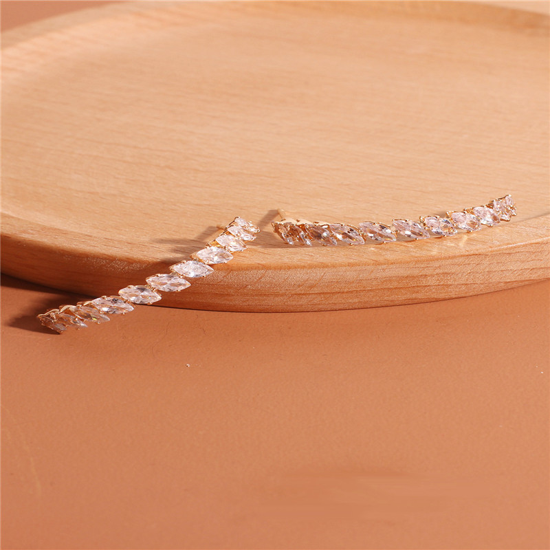 Korea Curved Fashion Rhinestone  Full Of Diamonds Zircon Earrings For Women Hot Sale Wholesale Nihaojewelry display picture 4