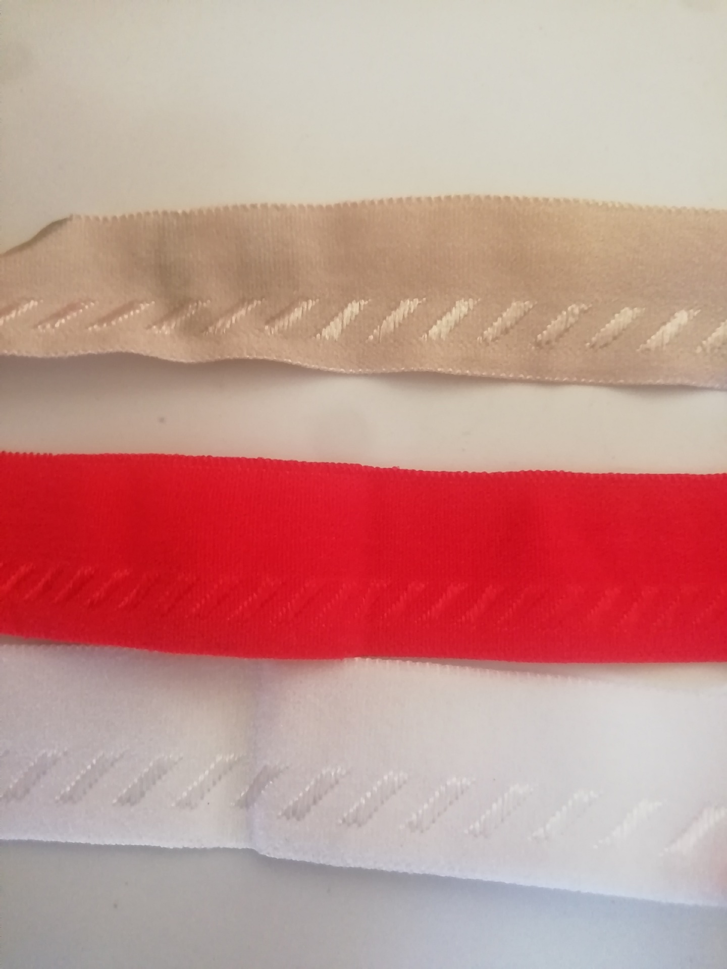 2号柜 7070#1.8斜纹 大红1包 杏2包 白2包