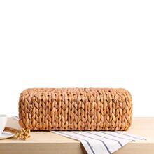 Hand-woven beach bags made of corn husk with a wooden handle