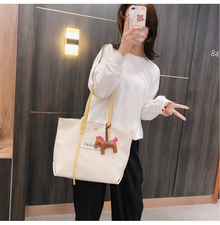 Large Capacity Soft Leather Single Shoulder Tote Bags Casual Black Bags For Women display picture 42