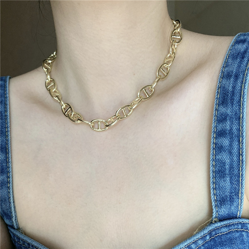 Fashion Thick Chain Pig Nose Shape Brass Gold Plated Short Alloy Clavicle Chain Bracelet display picture 5