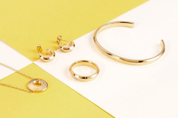 24g Weight Vacuum Plating Gold Plating Process 18K Gold Plated Plating Material Wedding, Travel Occasion Titanium Steel Material Women'S Gender Fashion Style Gold, Silver Color Fashion 18K Gold Plated Titanium Steel Wholesale 7