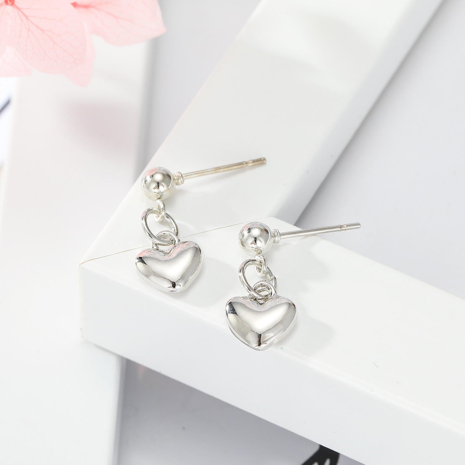 Simple Love Earrings Wild Small Peach Heart Earrings Wholesale Nihaojewelry display picture 5