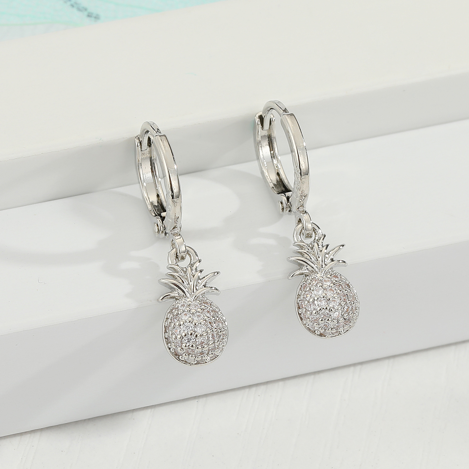 Micro-incrusté Oeil Du Diable Original Ananas Zircon Boucles D&#39;oreilles Diamant En Gros Nihaojewelry display picture 3