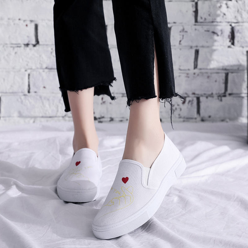 春秋新款小白鞋比心女鞋壹腳蹬懶人鞋防滑軟底帆布鞋平底女學生鞋
