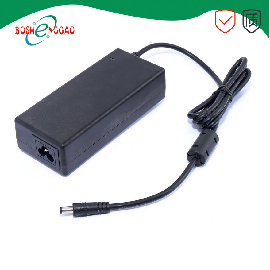 国标CCC认证 19v5.2a 直流恒压塑胶壳电源适配器