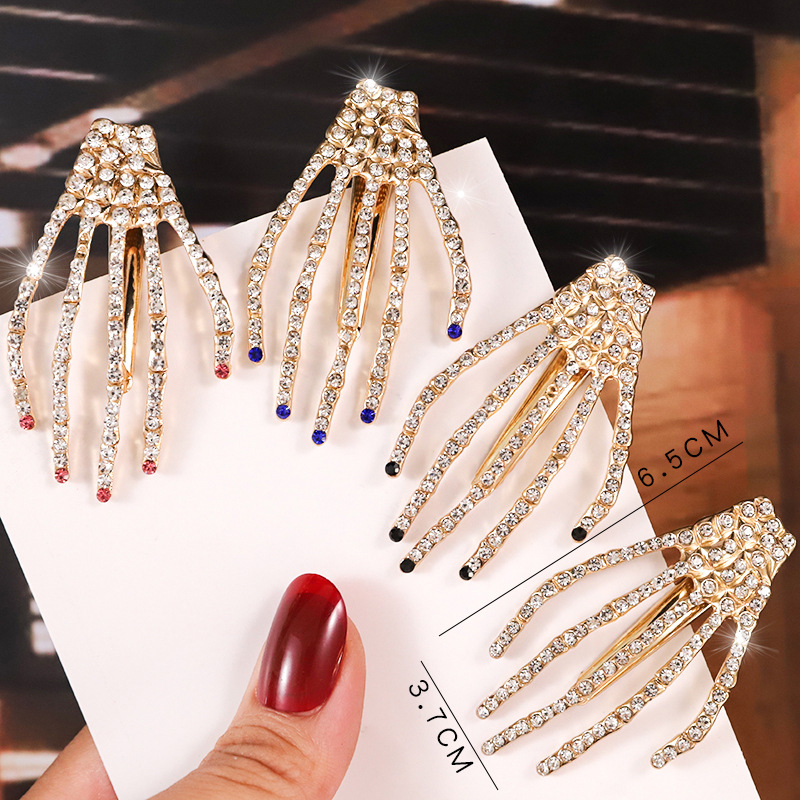 Retro Skull Alloy Artificial Rhinestones Hair Clip display picture 1