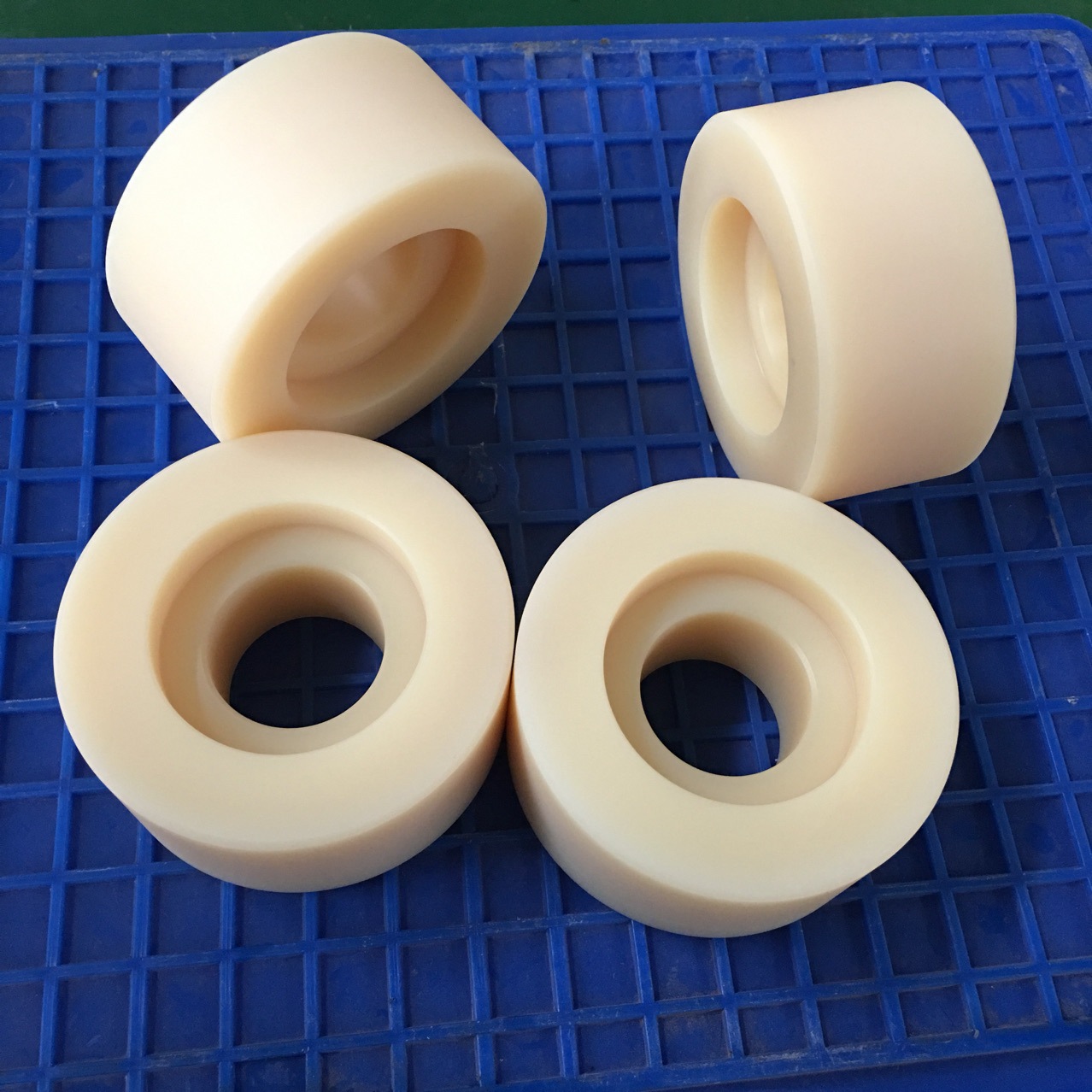 machining Customized automobile Tailboard Roller wear-resisting nylon pulley automobile Tailboard Turning plate Roller